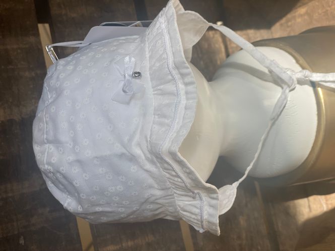 Hovedbilde Babylue med brem og pynt - Hvit